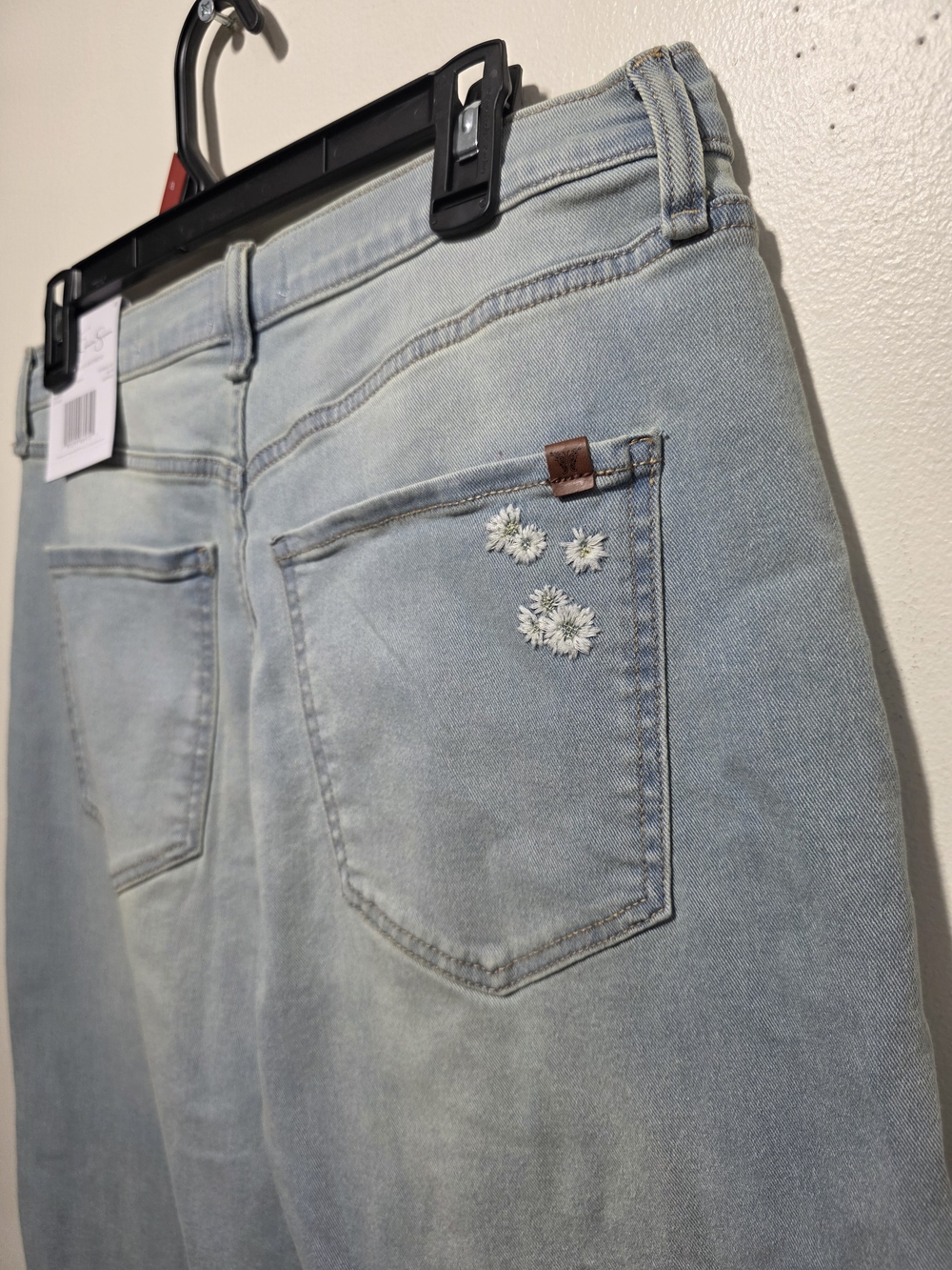 Jessica Simpson Light Wash Embroidered Daisy Cuffed Boyfriend Jeans Size 12 - Picture 6 of 7